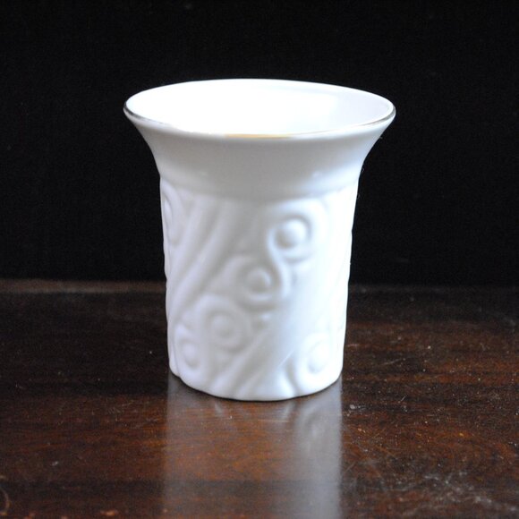 Vintage Stylebuilt Porcelain Bathroom Cup with Cord & Tassel Stand - Picture 8 of 15